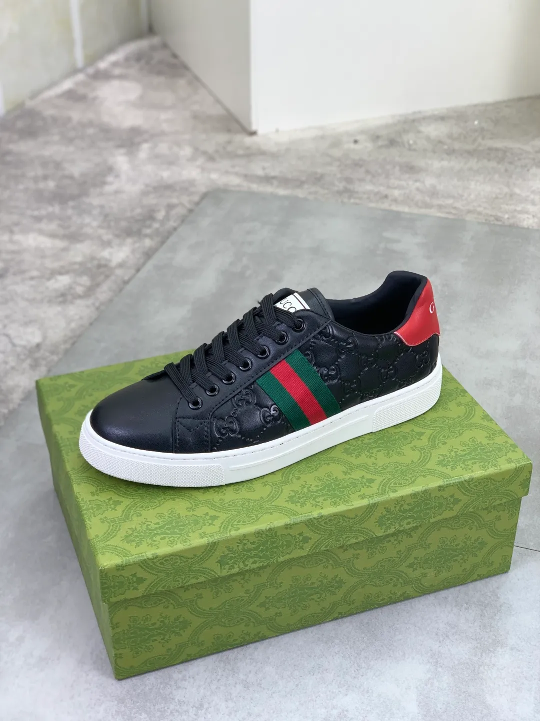 Men's Men's Shoes P420 💰[New Style] 🆘 The latest model from Gucci's official website🎁Classic casual and fashionable men's shoes👟Hot style💥Simple and elegant style, exclusive for trendy men. Unique latest brand elements from the official website👑Gucci original decoration, fashionable and generous, made of original soft calfskin fabric➕Comfortable soft sheepskin lining ✅The official website specifies wear-resistant rubber outsole_full of elasticity, classic model taken in real life🎬Color: 2️⃣colors available😍Number: 38-44